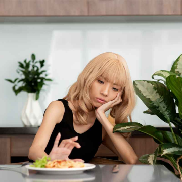 What Is Food Noise? How It Affects Eating Habits and Mental Health