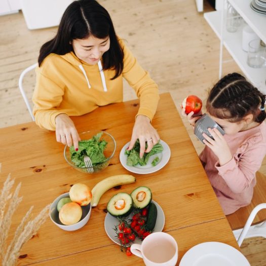 Mindful Eating: A Solution to Silence Food Noise